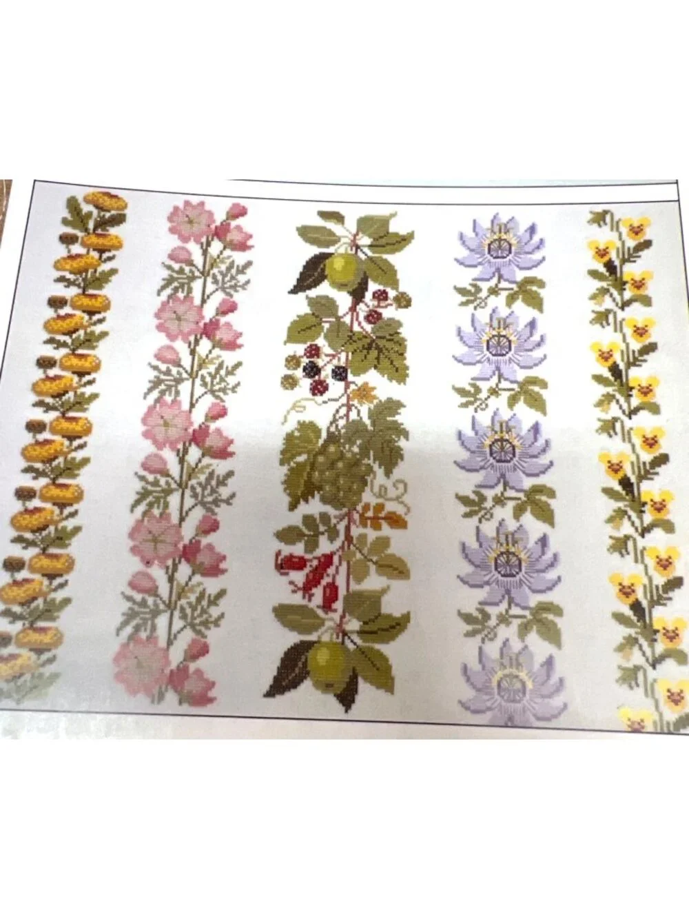 Haandarbejdets Fremme Ribbons & Borders Cross Stitch Pattern Booklet
